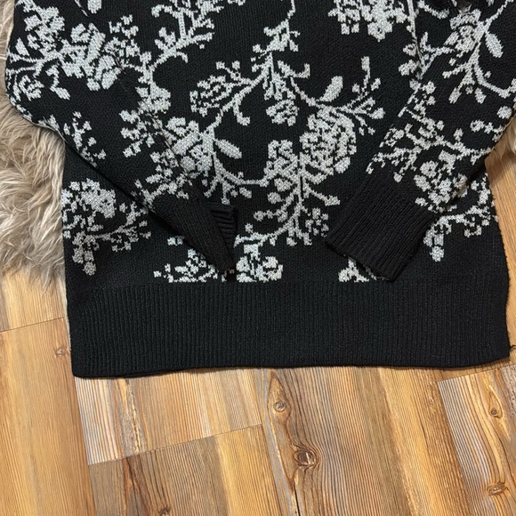 Croft and Barrow PXS Black and White Floral Sweater - Picture 4 of 6
